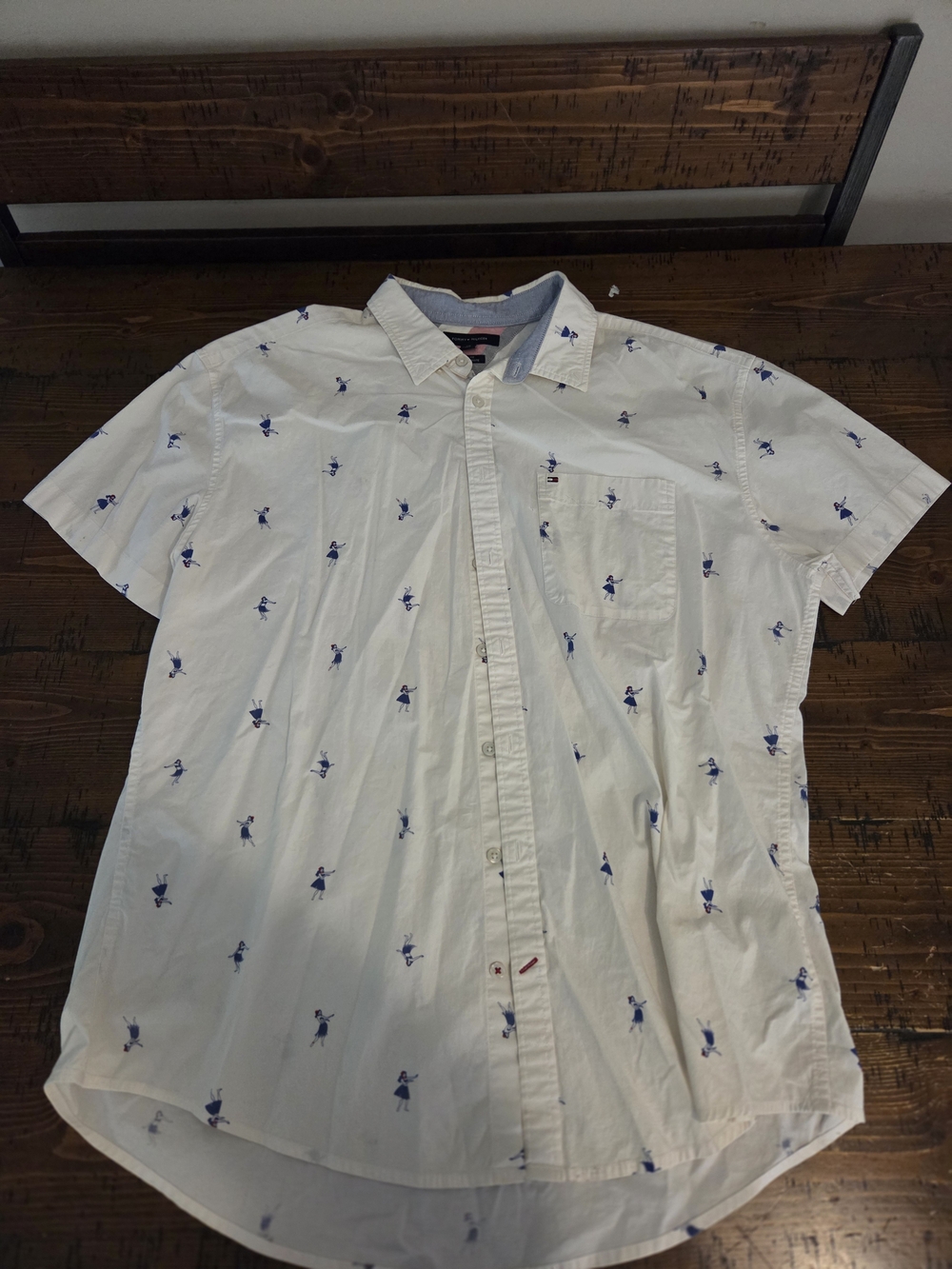 Tommy Hilfiger White Short-Sleeve Button-Down Shirt with Blue Golfer Print